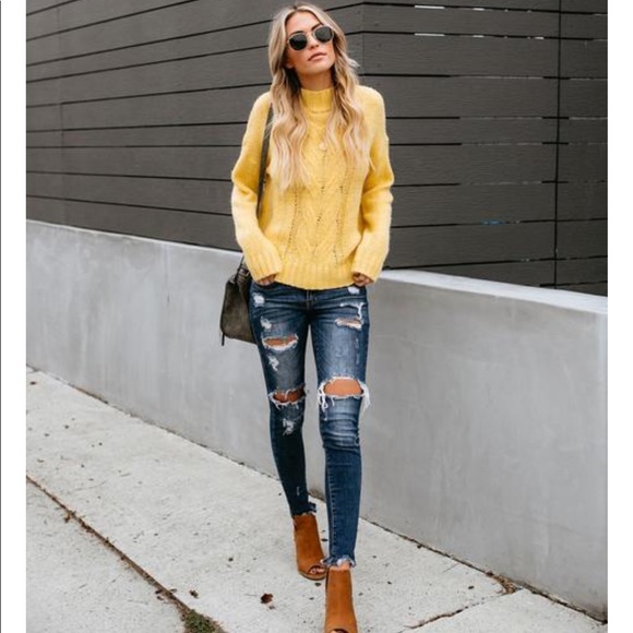 GOSHIA Canary Knit Sweater - Picture 2 of 8